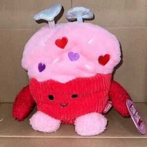 BumBumz 7.5” Valentine’s Day Cramer cupcake Plush Hearts new